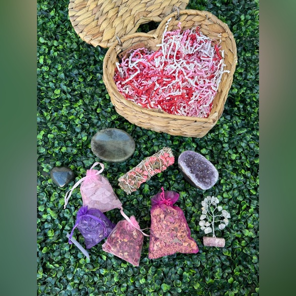 Heart Energy Gift Set | Amethyst, Rose Quartz, Labradorite & Botanicals - Picture 3 of 14